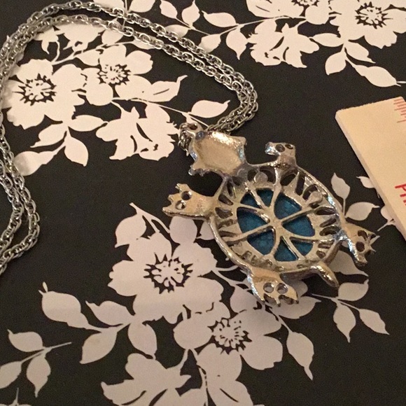 Turtle pendant with chain - Picture 3 of 3